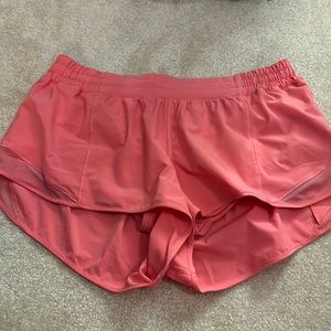LULULEMON raspberry cream LR hotty hots 2.5